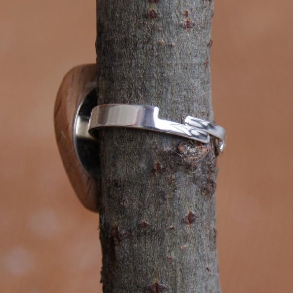 Bague cabochon en bois forme coeur M&eacute;l&egrave;ze largeur 14mm