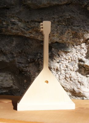 balalalika su base, decorazione da tavolo a tema musicale, fatto a mano