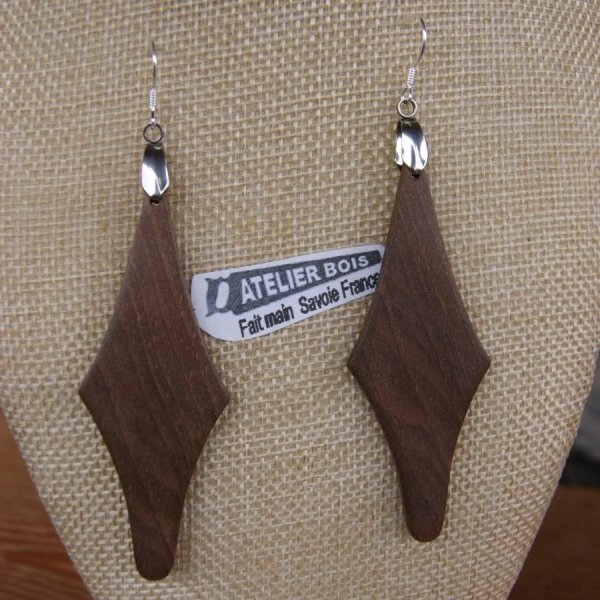 boucle d'oreille grand losange en bois de Noyer bijoux &eacute;thique en bois, bijou nature cir&eacute;, fait main