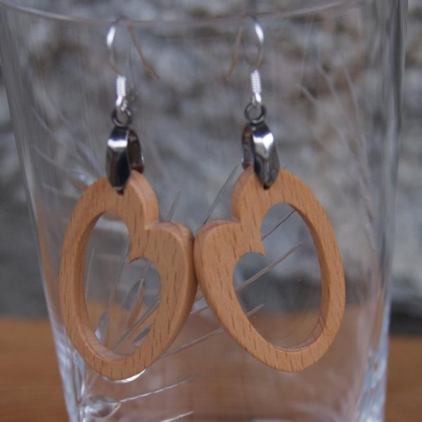 orecchino ovale in faggio gioiello in legno fatto a mano, forma geometrica