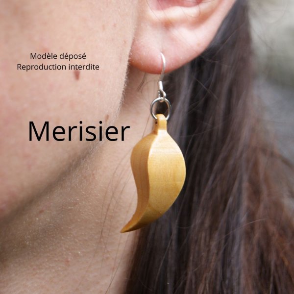 orecchino di piume, fatto a mano, legno di ciliegio cerato, natura