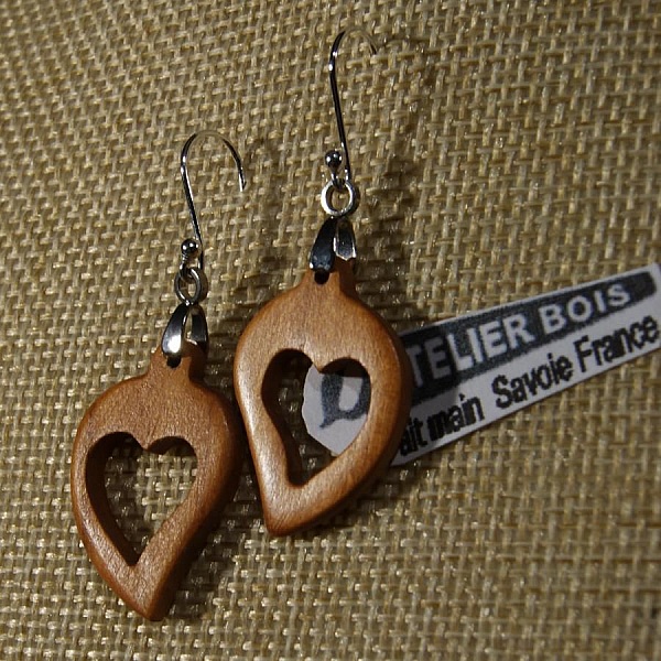 orecchini cuore in ciliegio cerato, matrimonio in legno, San Valentino, fatti a mano