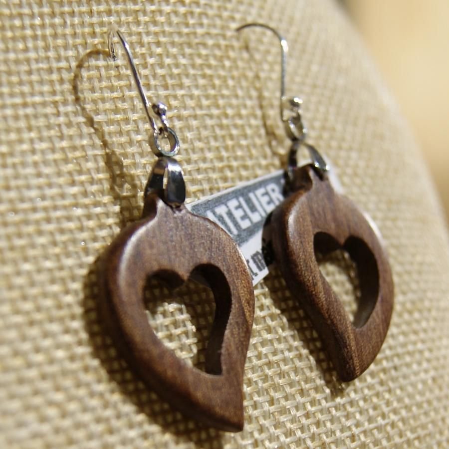 orecchini cuore in legno di noce cerato, matrimonio in legno, San Valentino, fatti a mano