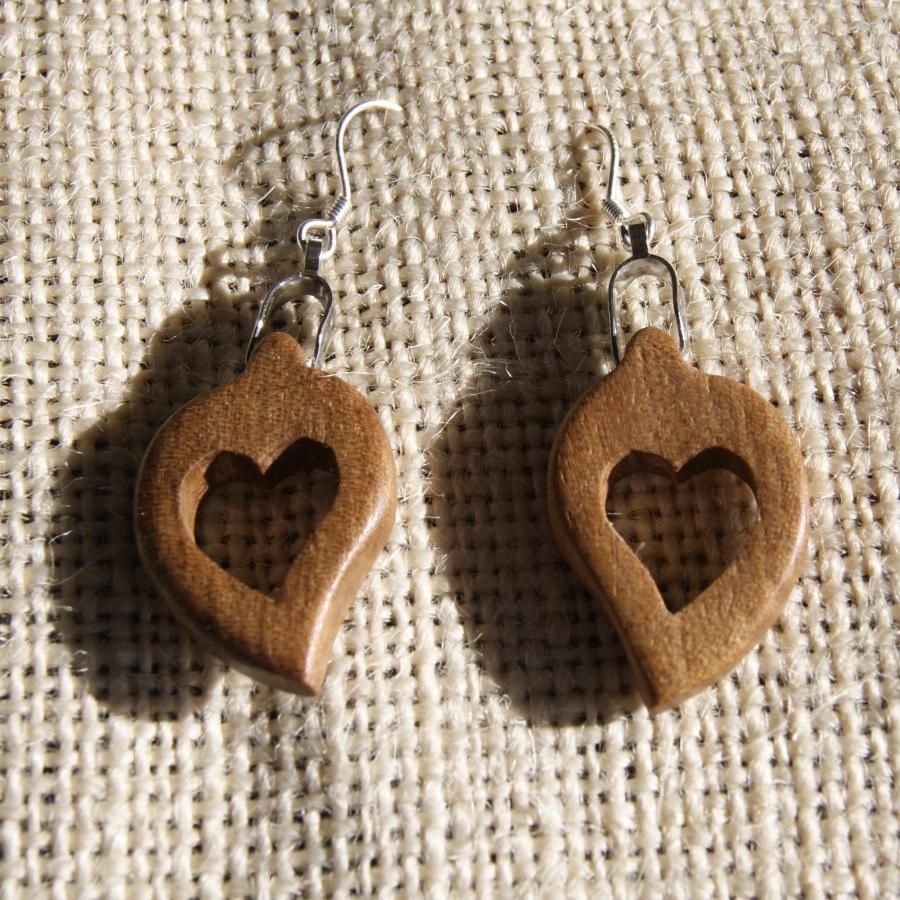 orecchini cuore in legno di noce cerato, matrimonio in legno, San Valentino, fatti a mano