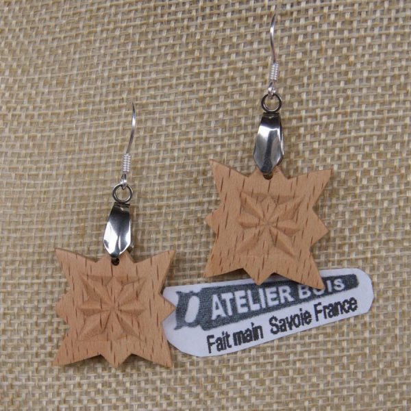 boucles d'oreilles d&eacute;coup&eacute;e sculpt&eacute;e bijoux nature bois massif Hetre fait main