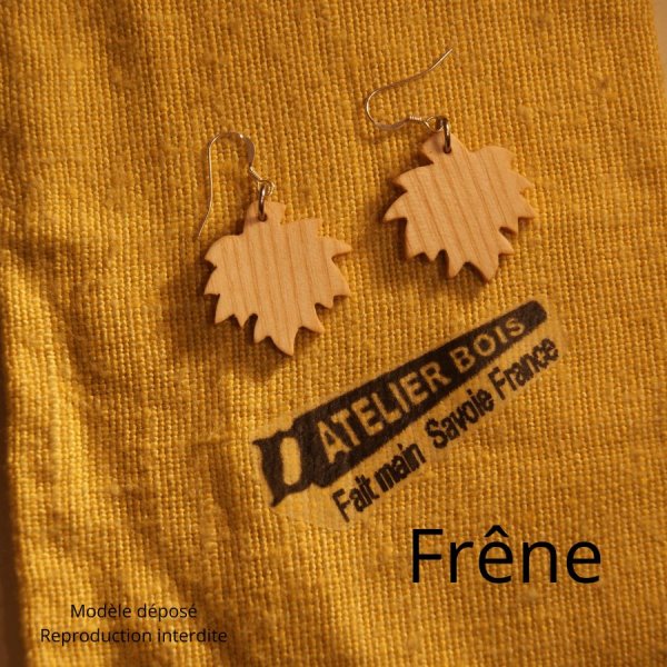 orecchini a foglia d'acero in legno di faggio gioielli etici in legno, gioielli naturali, fatti a mano