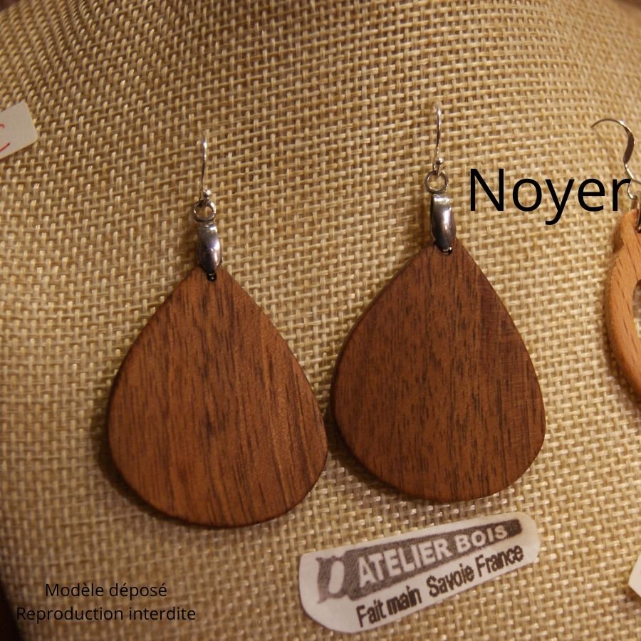 boucles d'oreilles goutte en bois bijoux éthiques fait main en bois, bijou nature ciré, pour oreilles percées