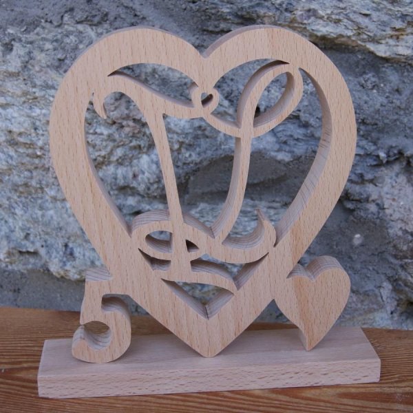 Coeur initiales personnalis&eacute;es, noce de bois, 5 ans de mariage, anniversaire, d&eacute;coration de table h&ecirc;tre massif