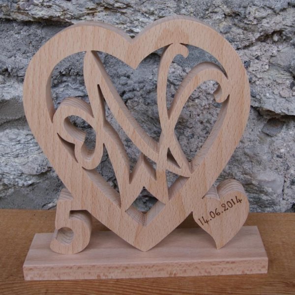 Coeur initiales personnalis&eacute;es, noce de bois, 5 ans de mariage, anniversaire, d&eacute;coration de table h&ecirc;tre massif