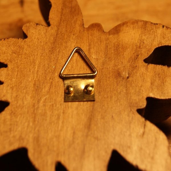 Stella alpina intagliata e cerata a mano in noce, legno di tiglio, scultura, decorazione d'interni