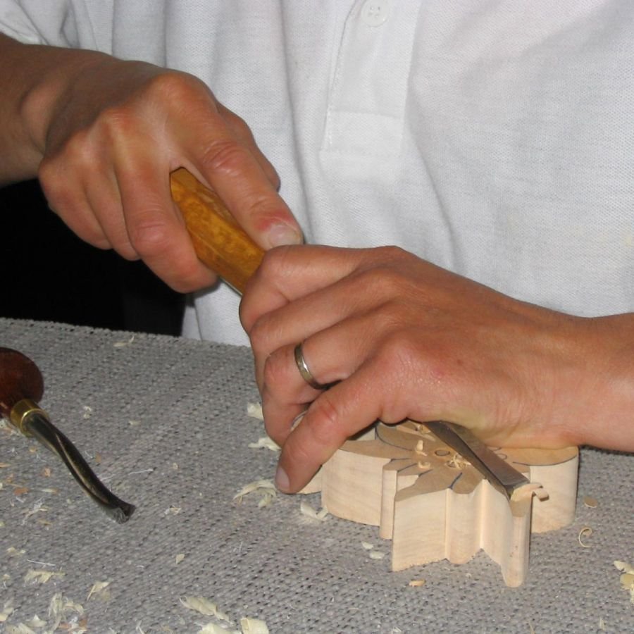 Stella alpina in legno, intagliata e cerata a mano in ciliegio, decorazione chalet, tiglio