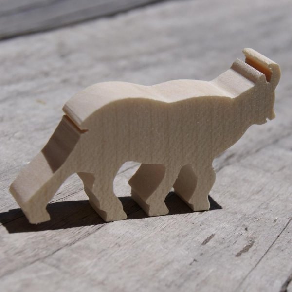 Miniatura in legno di camoscio per decorare il tema della montagna