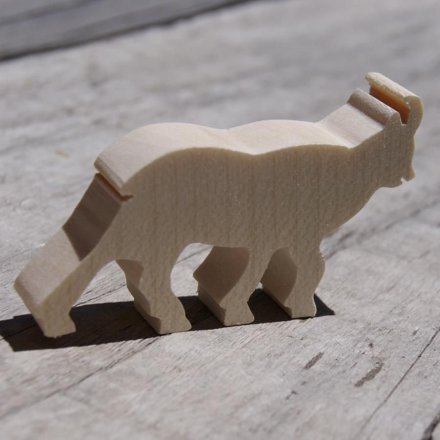 Miniatura in legno di camoscio per decorare il tema della montagna