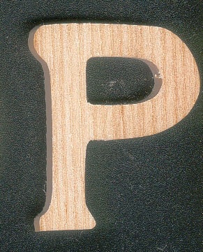 Lettera P in legno da dipingere e incollare alta 5 cm