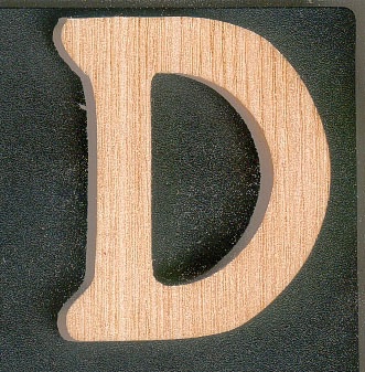 Lettera D in legno massiccio da verniciare e incollare, realizzata a mano in legno di frassino altezza 5 cm spessore 5 mm