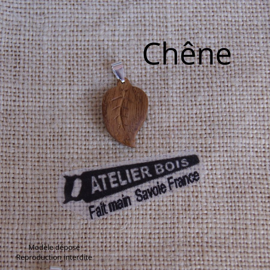 pendentif feuille ronde en bois nervuré ciré bijou éthique, fait main