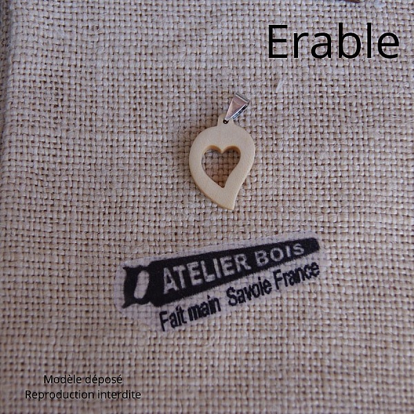 Pendentif cœur en bois d'érable artisanal Atelier Bois.