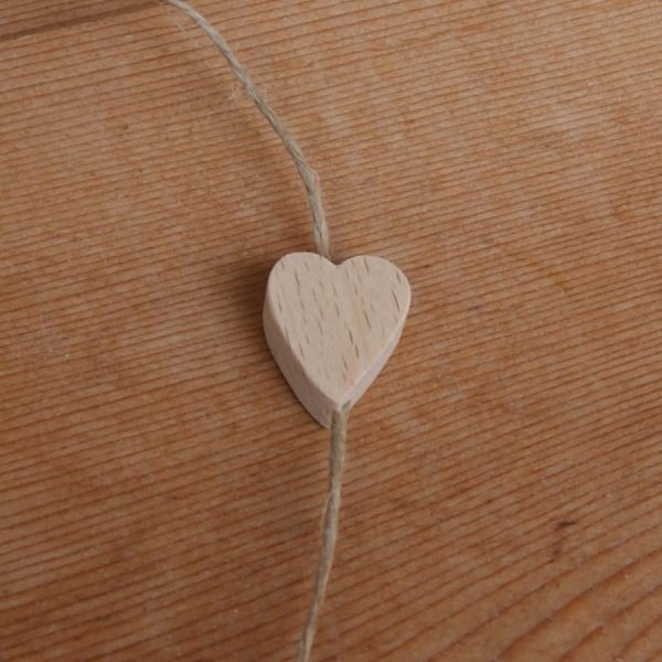 cuore di perline di legno V per decorare un mobile, una sospensione, una ghirlanda