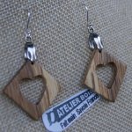 orecchini quadrati con cuore di quercia gioielli etici in legno, matrimonio in legno, San Valentino, fatti a mano