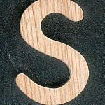 Lettera S in legno massiccio di frassino da verniciare e incollare