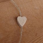 cuore di perline di legno V per decorare un mobile, una sospensione, una ghirlanda