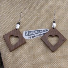 orecchini quadrati con cuore in noce gioielli etici in legno, matrimonio in legno, San Valentino, fatti a mano