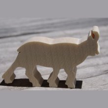 Miniatura in legno di camoscio per decorare il tema della montagna