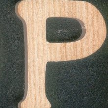 Lettera P in legno da dipingere e incollare alta 5 cm