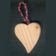 Piccolo cuore di legno inclinato da appendere a San Valentino