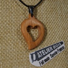 ciondolo a cuore in legno massiccio di faggio, idea regalo per un matrimonio in legno, San Valentino, gioielli in legno e natura, realizzati a mano