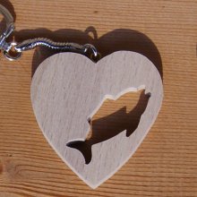 portachiavi con cuore e pesce, regalo originale e utile per un pescatore, fatto a mano in legno massiccio